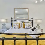 Finest Retreats - Bumblebee * 皮克林