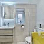 Finest Retreats - Bumblebee 皮克林