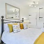 Finest Retreats - Bumblebee