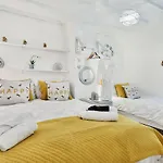 Otel Finest Retreats - Bumblebee
