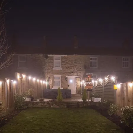 Finest Retreats - Bumblebee * Pickering