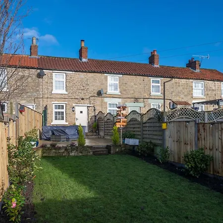 Finest Retreats - Bumblebee * Pickering