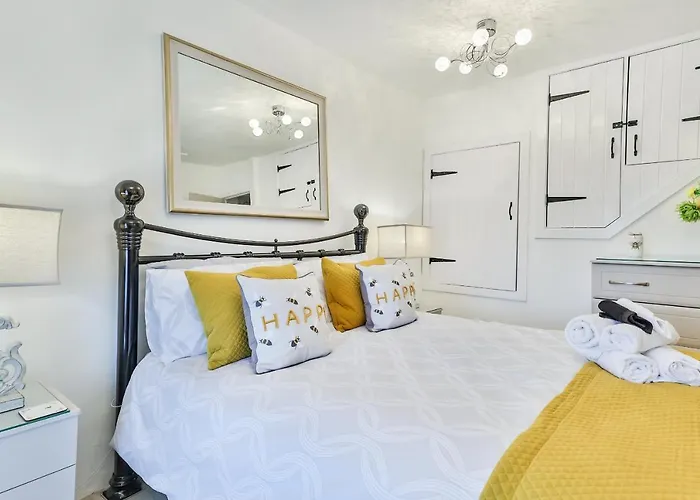 Finest Retreats - Bumblebee