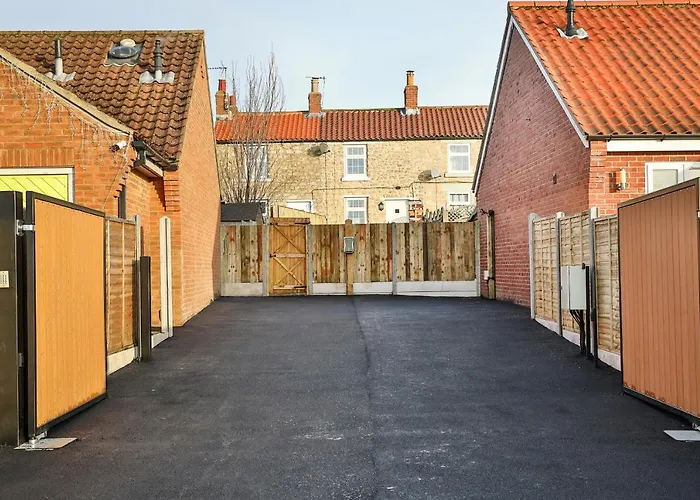 Finest Retreats - Bumblebee * Pickering