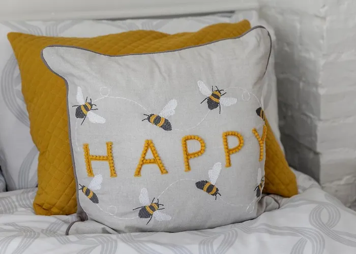 Finest Retreats - Bumblebee