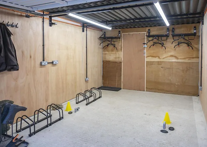 Finest Retreats - Bumblebee * Pickering