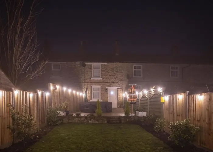 Finest Retreats - Bumblebee * Pickering