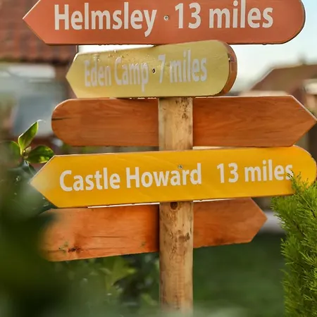 Finest Retreats - Bumblebee * Pickering