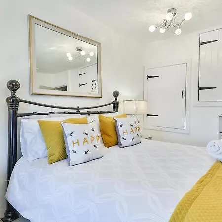 Finest Retreats - Bumblebee